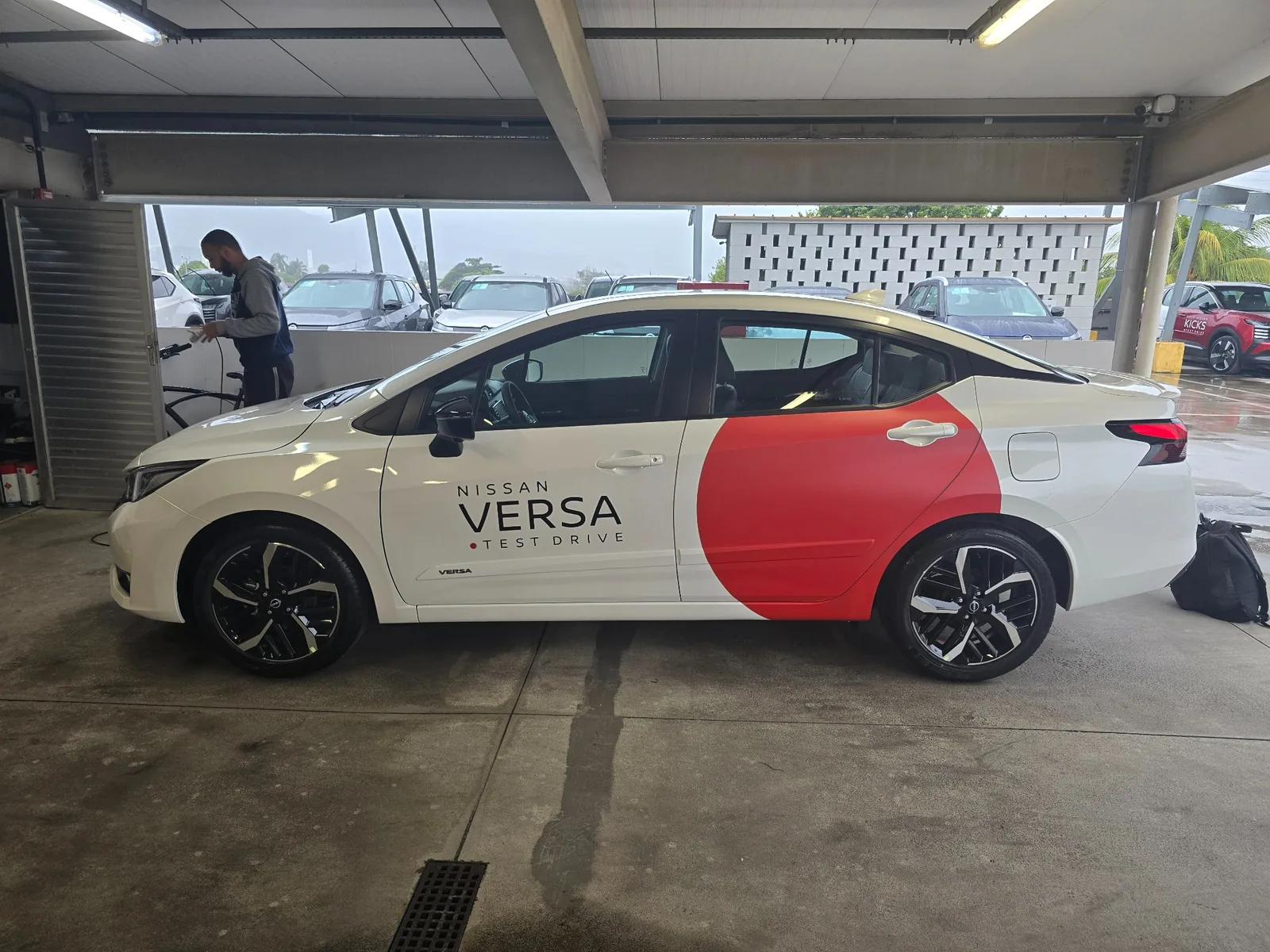 Campanha automotiva com aplicação lateral — Frotas